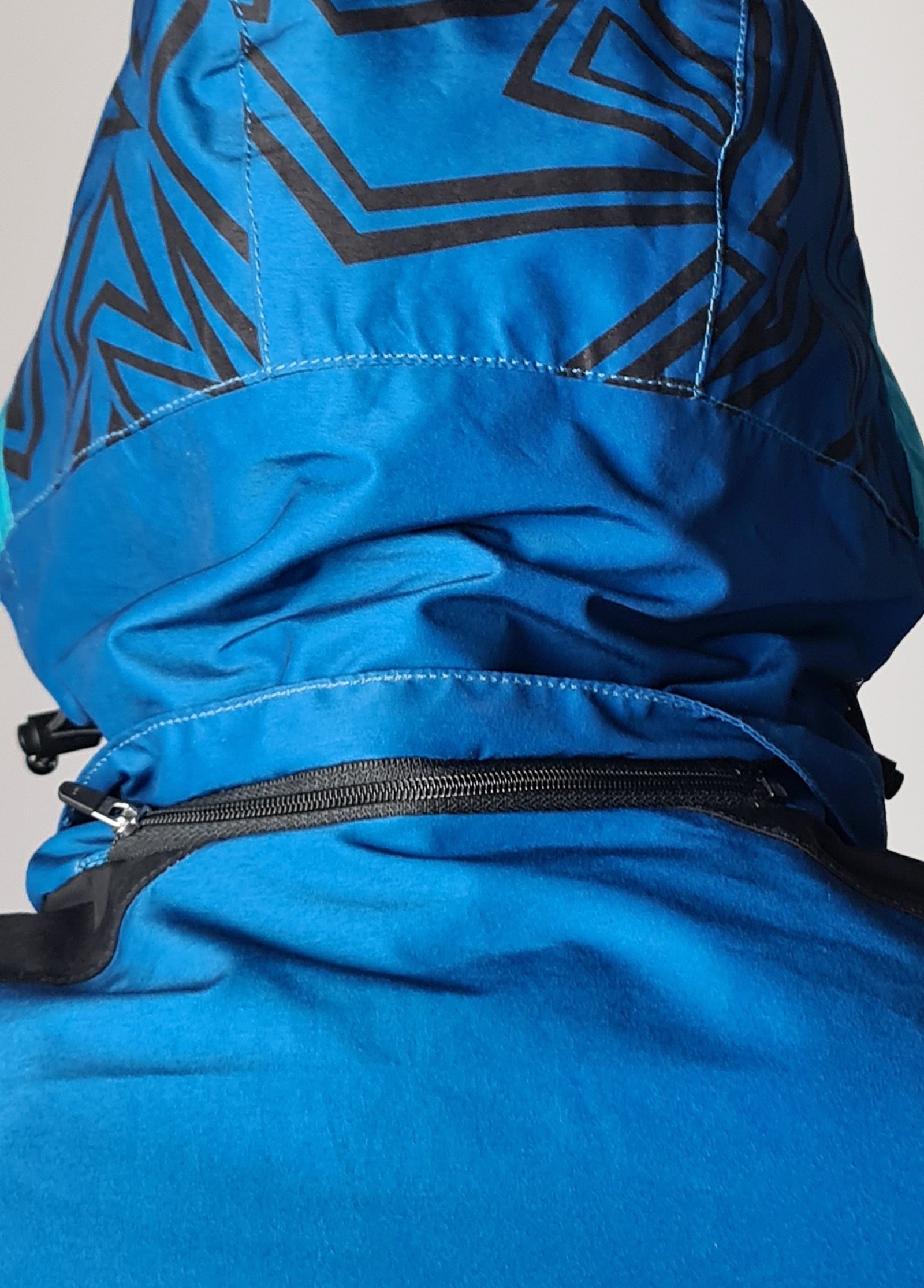 JACKET PIRENEI Hood Zip 1280X1783px JACKET PIRENEI Hood Zip 1280X1783px